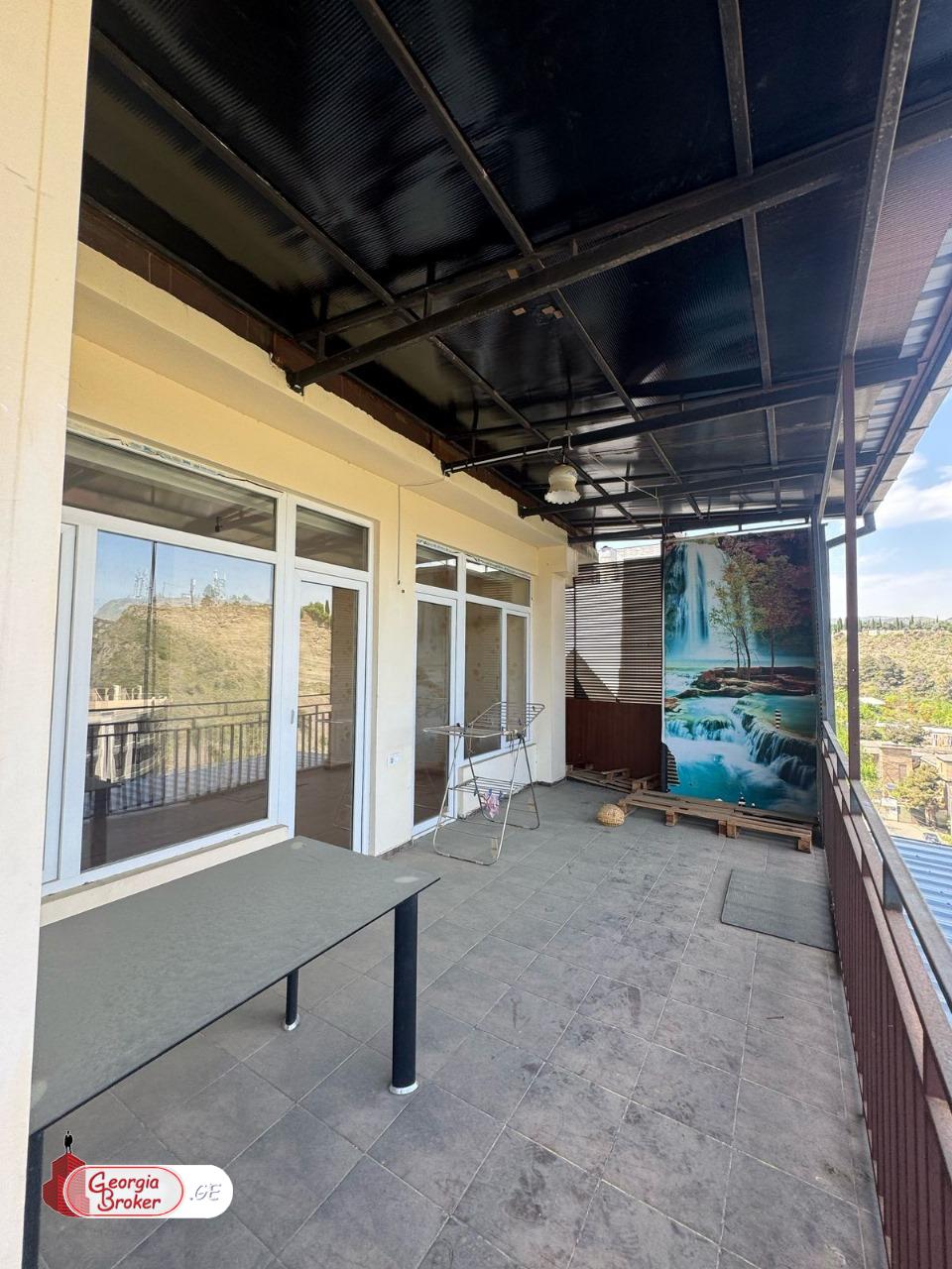 продается квартира с новым ремонтом 4-комнаты